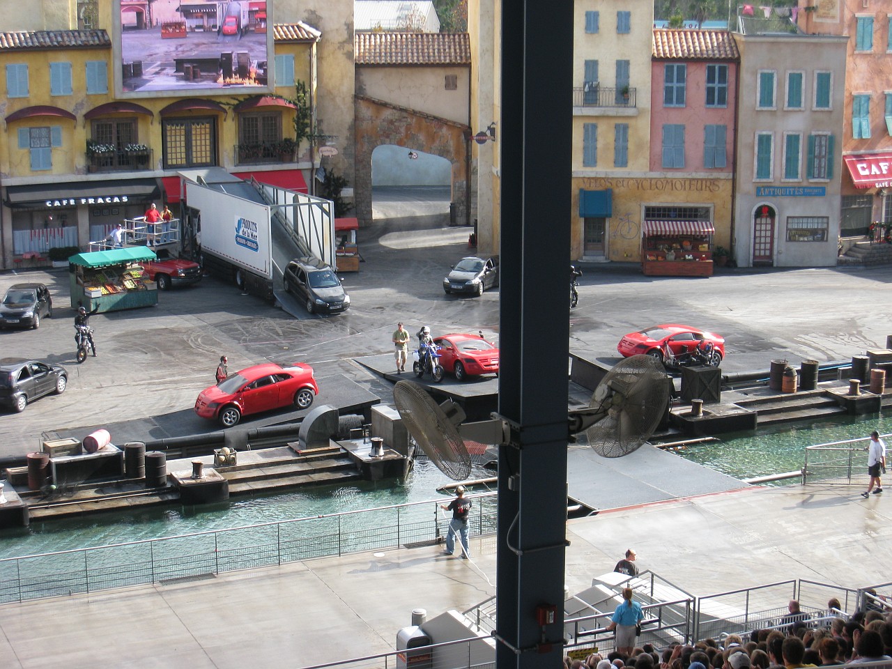 Vacation 2007-12 - Beaches Disney Hotels 0745.jpg - On the 2007-08 Florida vacation we visited beaches from Fort Myers to Sanibel Island sampling local food along the way. Green water and white sugar beaches! Arriving at Disney World we visited several of the theme resorts.